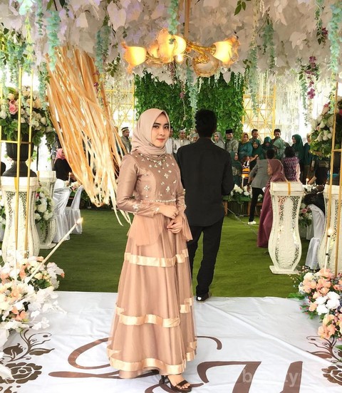 Model Baju Orang Tua Pengantin Modern : Jual Kebaya Besan Orang Tua Pendamping Pengantin ...