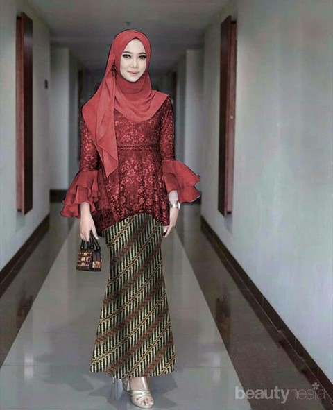  Padu  Padan  Kebaya dengan Model Rok  Batik  Panjang Ini Pas 