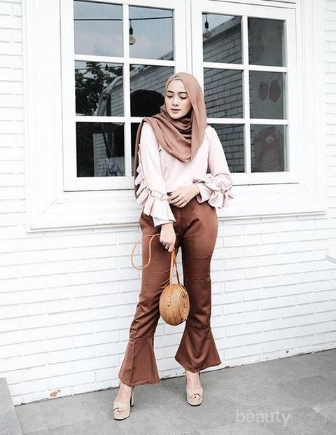 5 Hijab Yang Cocok Dengan Busana Perpaduan Warna Coklat