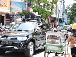 Begini Cara Risma Sosialisasi Cegah Penyebaran Corona di Surabaya