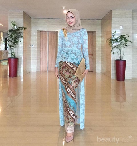 Aneka model kebaya brokat terbaru