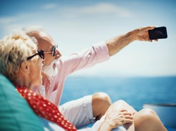 Pasangan Ini Buat Wisata Pesiar Sendiri di Rumah Hindari Corona