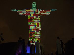 Patung Yesus Memberkati Pun Tutup karena Corona