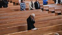 Imbas Pandemi Corona, Ini Foto Social Distancing di Dunia