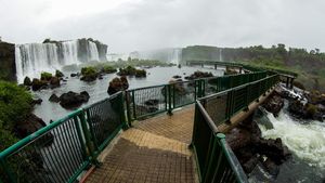 Air Terjun Iguazu Kering Pengunjung