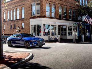 Zaman Makin Canggih, Hyundai Genesis G70 Masih Tawarkan Transmisi Manual