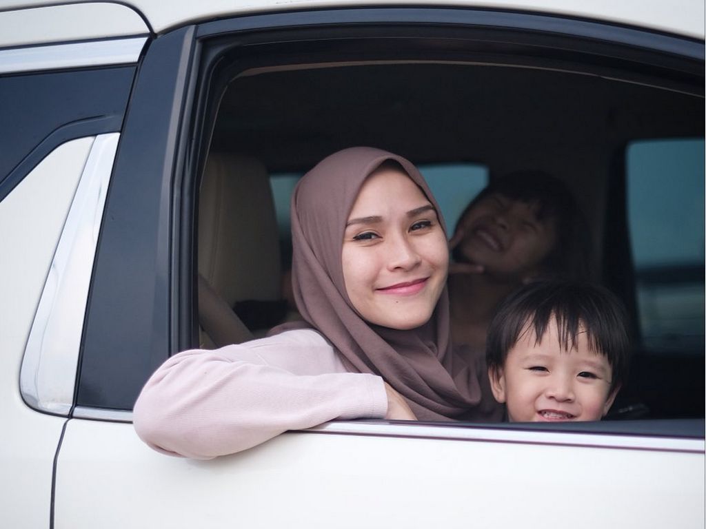 Bukan Kabur! Zaskia Mecca Nyetir Sendiri ke Yogya demi Isolasi Diri Bukan Kabur! Zaskia Mecca Nyetir Sendiri ke Yogya demi Isolasi Diri
