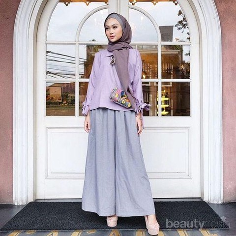 Tampil Kekinian dengan Mix  and Match  Celana  Palazzo Hijab  