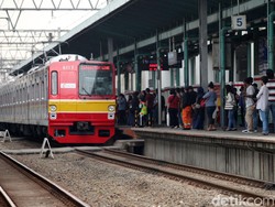 Naik KRL Jabodetabek Selama PSBB Wajib Bawa Surat Tugas
