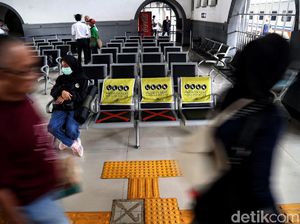 Begini Penerapan Social Distancing di Stasiun Senen