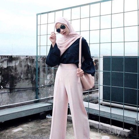 Inspirasi Mix  and Match  Celana  Kulot  dan Hijab  untuk Gaya 