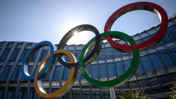 The Olympic Rings logo is pictured in front of the headquarters of the International Olympic Committee (IOC) in Lausanne on March 18, 2020, as doubts increase over whether Tokyo can safely host the summer Games amid the spread of the COVID-19. - Olympic chiefs acknowledged on March 18, 2020 there was no 