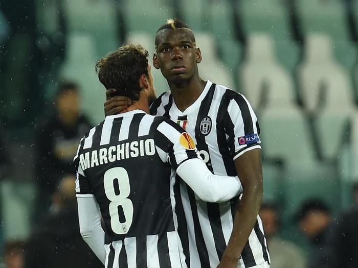 TURIN, ITALY - MAY 01:  Paul Pogba (R) and Claudio Marchisio of Juventus show their dejection at the end of the UEFA Europa League semi final match between Juventus and SL Benfica at Juventus Arena on May 1, 2014 in Turin, Italy.  (Photo by Valerio Pennicino/Getty Images)
