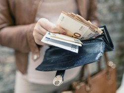 Benarkah Uang Bisa Sebarkan Virus Corona? Ini Kata Pakar Kesehatan