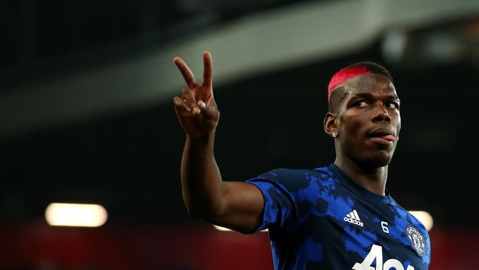 MANCHESTER, ENGLAND - SEPTEMBER 25:  Paul Pogba of Manchester United warms up prior to the Carabao Cup Third Round match between Manchester United and Rochdale AFC at Old Trafford on September 25, 2019 in Manchester, England. (Photo by Alex Livesey/Getty Images)