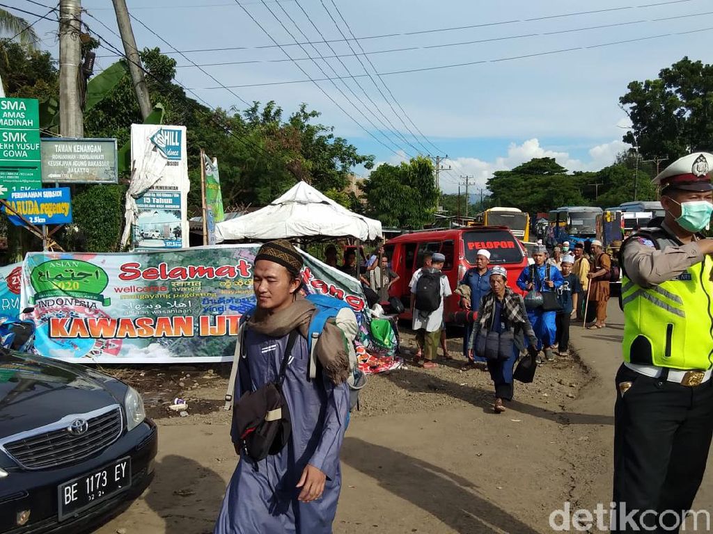 Video Peserta Ijtima Dunia di Gowa Sulsel Mulai Dipulangkan Video Peserta Ijtima Dunia di Gowa Sulsel Mulai Dipulangkan