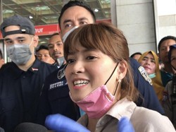 Chika Jessica Unggah Foto Dicium Hyun Bin, Netizen Riuh