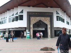 Masjid Al-Ukhuwah Bandung Tetap Gelar Jumatan, Saf Salat Akan Diatur