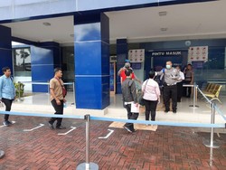 Cegah Corona, Polda Metro Terapkan Social Distancing di Samsat-Satpas SIM
