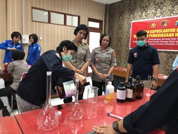 Polda Sumut Bekali Anggota Hand Sanitizer Standar WHO untuk Cegah Corona
