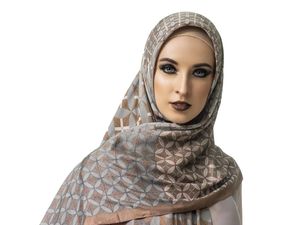 Itang Yunasz dan Katonvie Rilis Hijab Dua Sisi Pertama di Dunia Itang Yunasz dan Katonvie Rilis Hijab Dua Sisi Pertama di Dunia