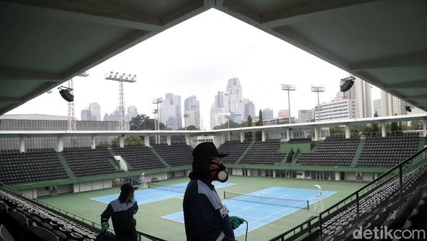 Disinfeksi Corona Sasar Tennis Indoor Senayan