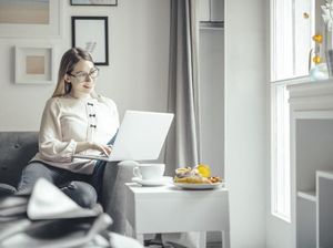 Tips Tahan Godaan Belanja Online Saat Kerja di Rumah Tips Tahan Godaan Belanja Online Saat Kerja di Rumah