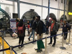 Social Distancing, KAI Atur Jarak Antrean-Penggunaan Lift di Stasiun