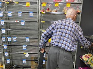 Viral, Kakek Kehabisan Roti Akibat Panic Buying Pandemi Corona