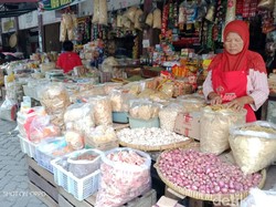 Top! Driver Ojol hingga Pedagang Pasar Dapat BLT dari Jokowi