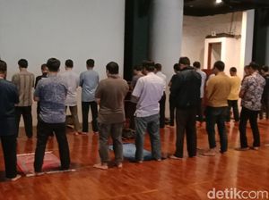 Pemateri Diskusi Positif Corona, Masjid Salman ITB Lockdown
