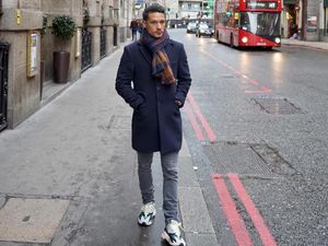 Gaya Modis Raphael Maitimo, Pesepakbola yang Disebut Pacar Baru Agnez Mo Gaya Modis Raphael Maitimo, Pesepakbola yang Disebut Pacar Baru Agnez Mo