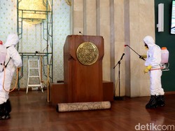 Jelang Ramadan, 473 Masjid di Kendari Disemprot Disinfektan