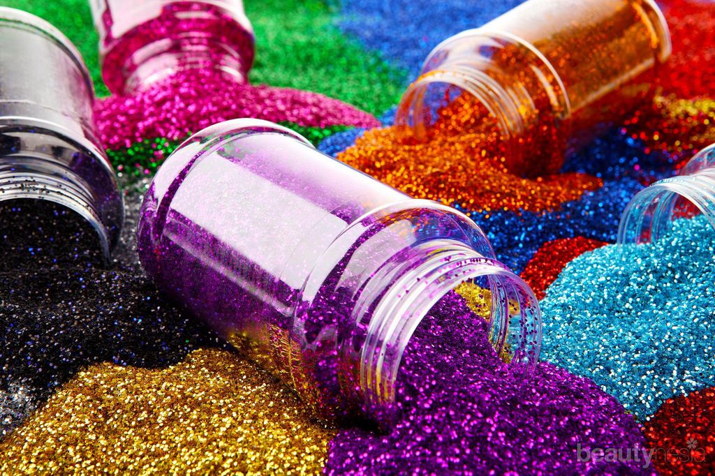Mudah dan Cepat, Yuk Buat Sendiri DIY Eyeshadow Glitter yang Menawan!
