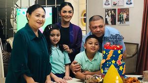 Gemas! Ini Amora dan Kellen, Buah Hati Krisdayanti Saat Kulineran