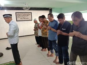 Ditiadakan, Jemaah Masjid Al Falah Ngotot Gelar Salat Jumat dan Zuhur