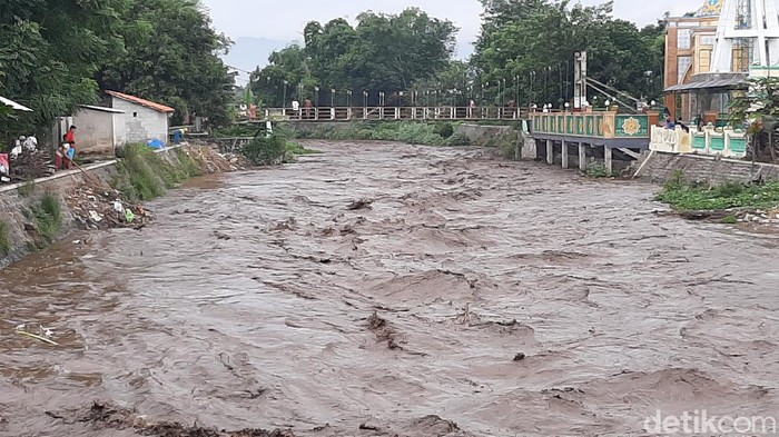 Banjir Lahar Hujan dari Gunung Bromo Banjir Lahar Hujan dari Gunung Bromo