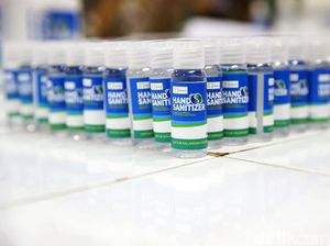 BUMD di Jabar Bagikan Ribuan Hand Sanitizer dan Nasi Kotak untuk Tenaga Medis