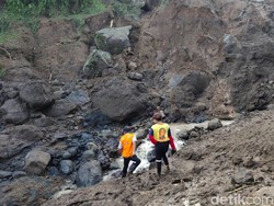 Banjir Bandang Isolir Warga Satu Dusun di Ponorogo