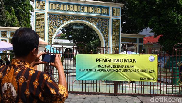 Masjid Sunda Kelapa Tak Gelar Salat Jumat, Warga Balik Kanan