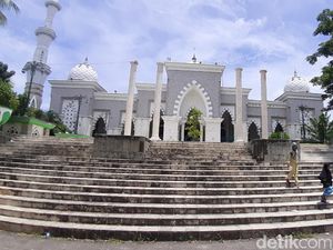 Ikuti Imbauan MUI-Gubernur Sulsel, Masjid Raya Makassar Tak Gelar Salat Jumat