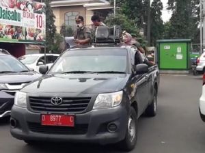 Cegah Corona, Satpol PP Bandung Keliling Kota Beri Imbauan ke Warga