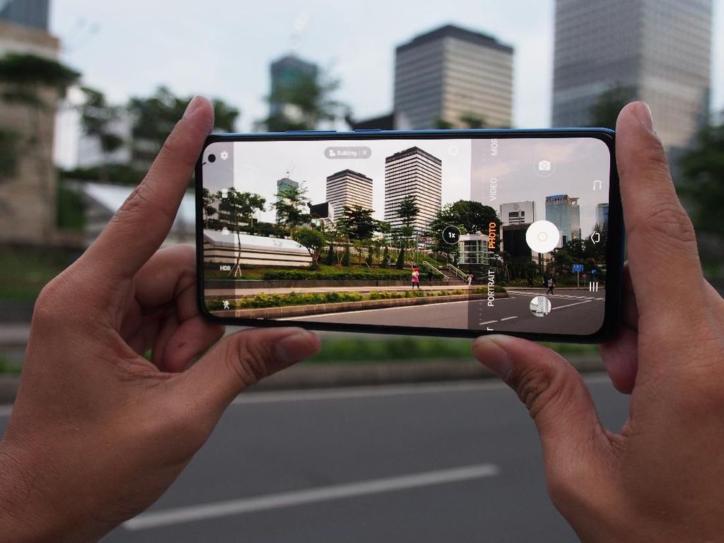 Kencan Bareng Vivo V19, Selfie Gelap Hingga Uji Kestabilan Video