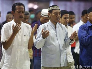 Bacaan Doa Qunut yang Diajarkan Rasulullah SAW Lengkap dengan Tata Caranya Bacaan Doa Qunut yang Diajarkan Rasulullah SAW Lengkap dengan Tata Caranya