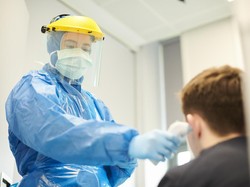 Kreatif Saat Kepepet, Pria Ini Modifikasi Mobil Jadi Anti Corona