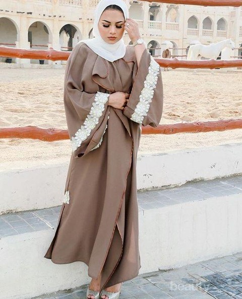 hijab warna putih