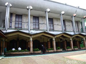 Menengok Masjid Agung Sunda Kelapa Beratap Seperti Perahu