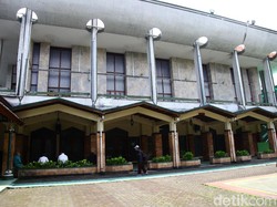 Menengok Masjid Agung Sunda Kelapa Beratap Seperti Perahu