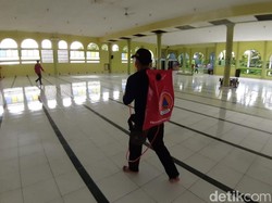 Masjid dan Pesantren di Pasuruan Disterilisasi Cegah Corona