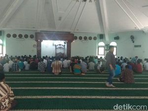 Masjid Agung An-Nuur Magelang Tetap Jumatan, Bupati Ikut Hadir Masjid Agung An-Nuur Magelang Tetap Jumatan, Bupati Ikut Hadir